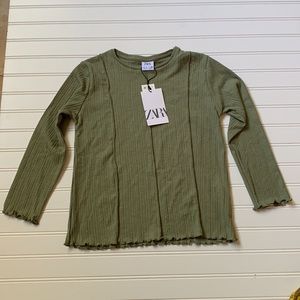 NWT- Zara Ribbed top with Lettuce-Edge Finnish. Size 8